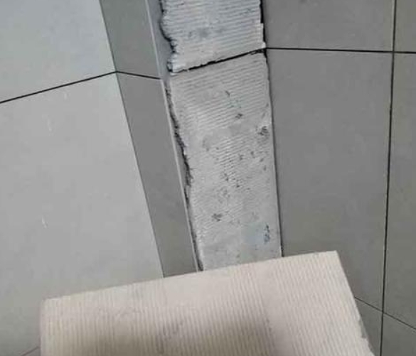 贡山瓷砖空鼓维修公司分享下厨房瓷砖脱落的补救措施。